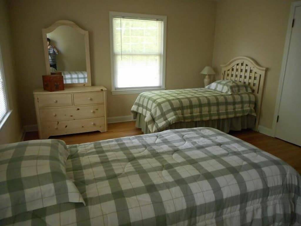 Bleiben Sie in der Innenstadt! Parken Sie das Auto und genießen Sie Brevard zu Fuß! in Brevard, Transylvania County