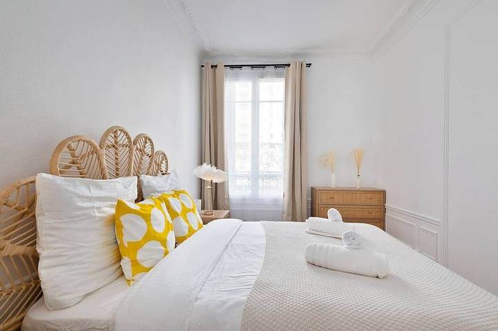 Entire apartment, Appartement Suresnes in Suresnes, Hauts-de-Seine