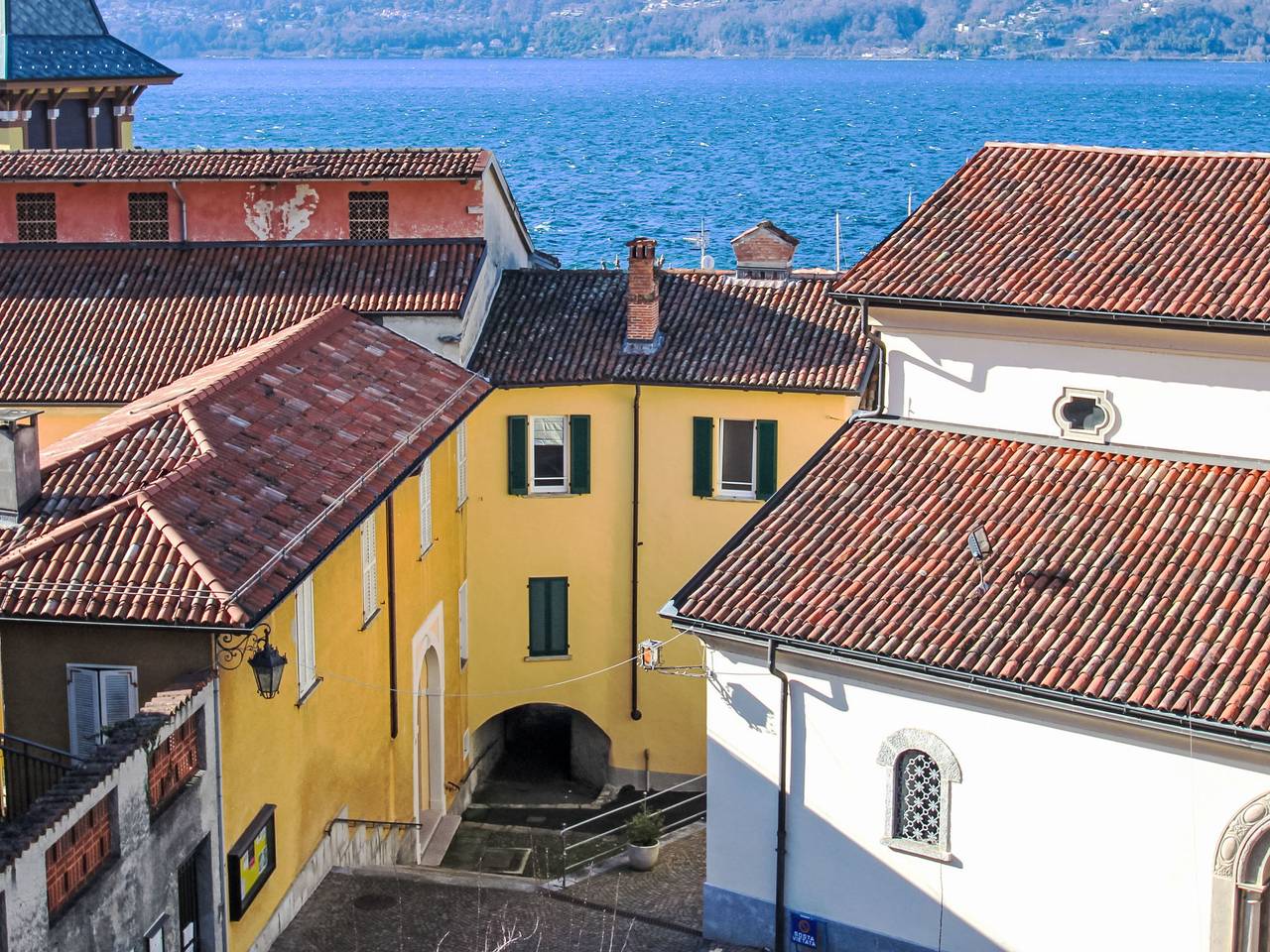 Geheel appartement, Blu - Borgo Antico in Porto Valtravaglia, Lago Maggiore (Lombardy)