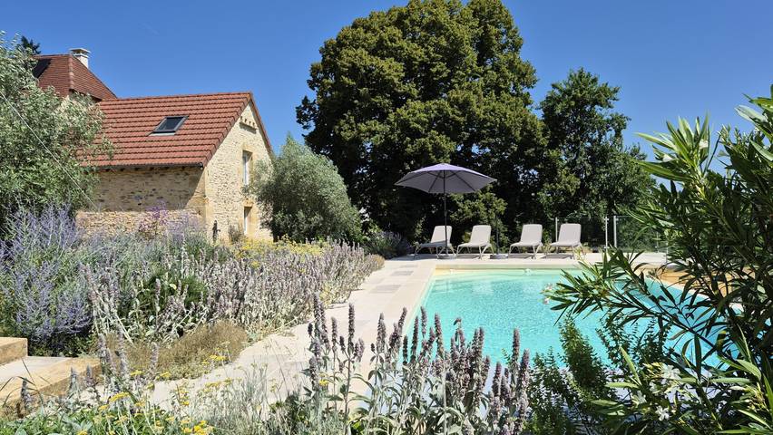 Gîte pour 8 personnes, avec terrasse ainsi que piscine et jardin à Sarlat-la-Canéda - 2