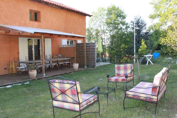 Maison d’hôte pour 3 personnes, avec Terrasse ainsi que Jardin et Vue à Casteil
