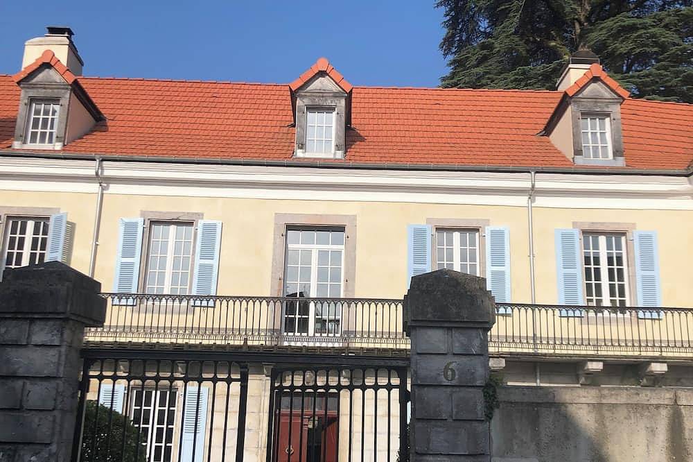 Chambre maison de Maître du Xviiè in Saint-Pé-de-Bigorre, Hautes-Pyrénées