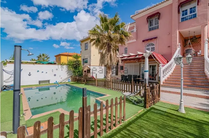 Apartamento de vacaciones para 5 personas, con jardín y terraza además de vistas y piscina - 1