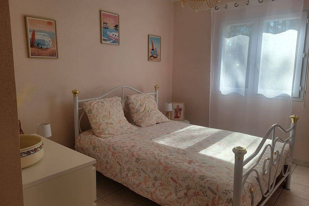 Pleasant, bright beach villa in Hourtin Plage, Hourtin