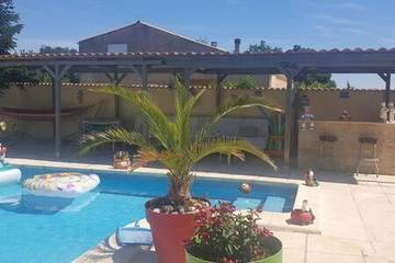 Gîte pour 2 personnes, avec piscine et jardin à Caux-et-Sauzens