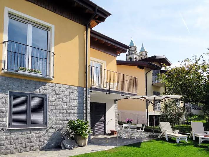 Ferienhaus für 8 Personen, mit Balkon und Terrasse in Comune di Luino