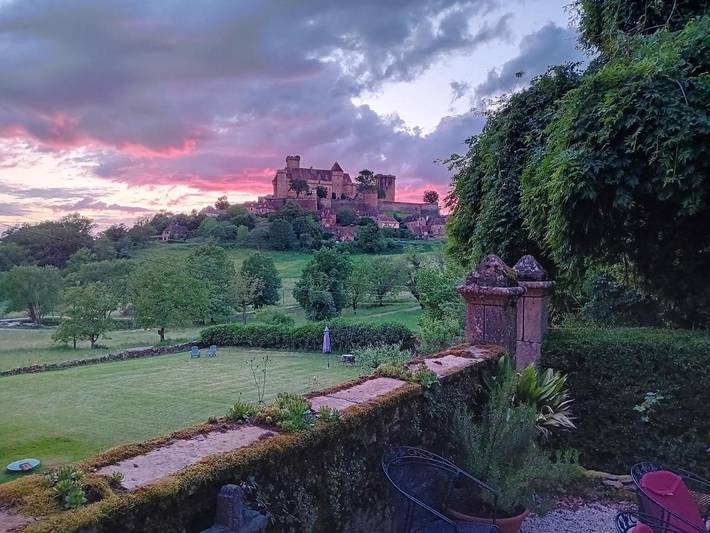 Location de vacances pour 2 personnes, avec vue ainsi que jardin et terrasse dans Château de Castelnau-Bretenoux - 4