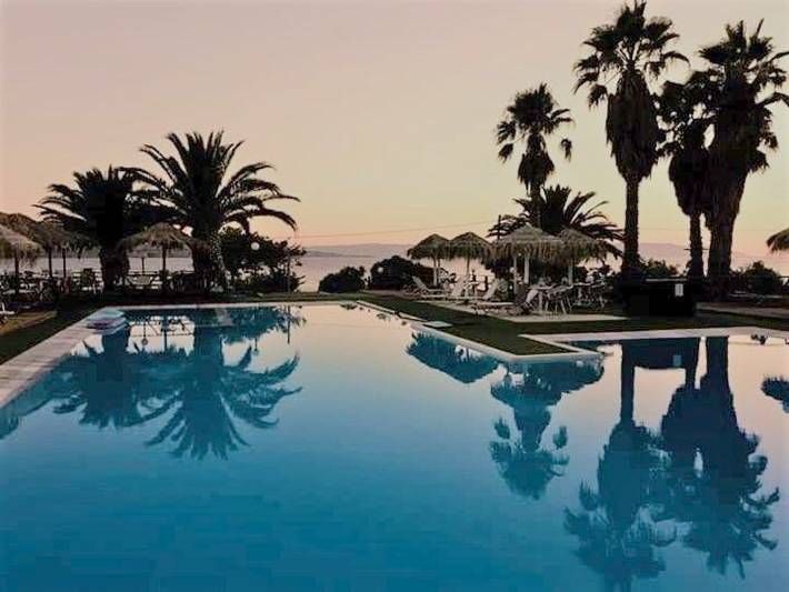 Hôtel pour 4 personnes, avec piscine et jardin ainsi que vue et bassin pour enfant
