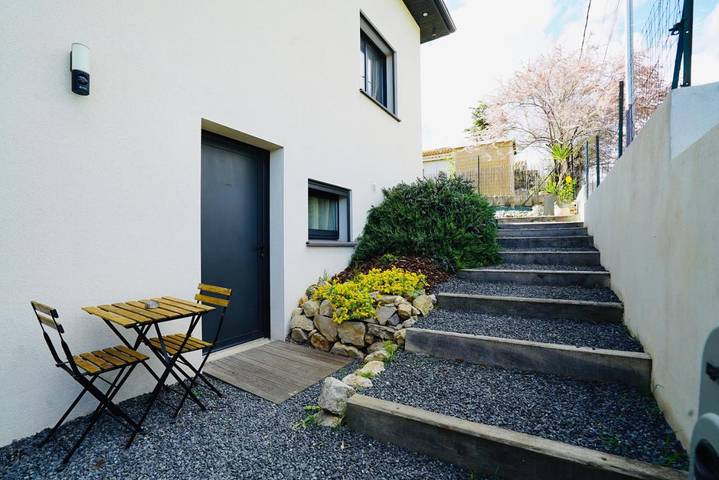 Gîte pour 2 personnes, avec terrasse à Castelnau-de-Guers