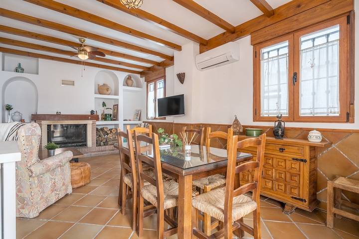 Vacation Home "El Valle Verde" with Mountain View, Private Terrace & Wi-Fi in Lecrín, Cordillera Penibética
