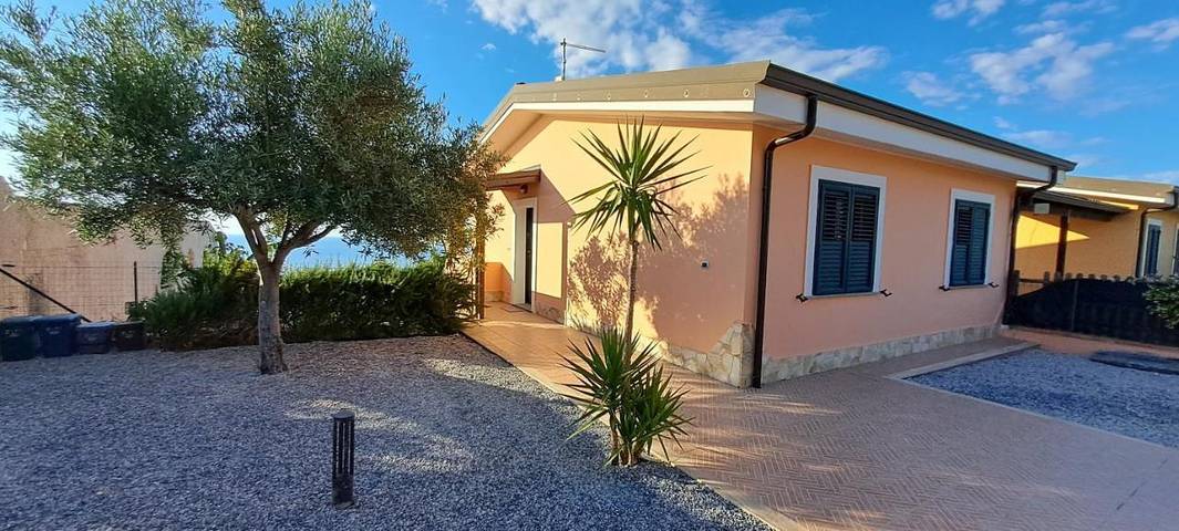 Location de vacances pour 4 personnes, avec piscine et vue sur le lac ainsi que vue et jardin à Zambrone - 3