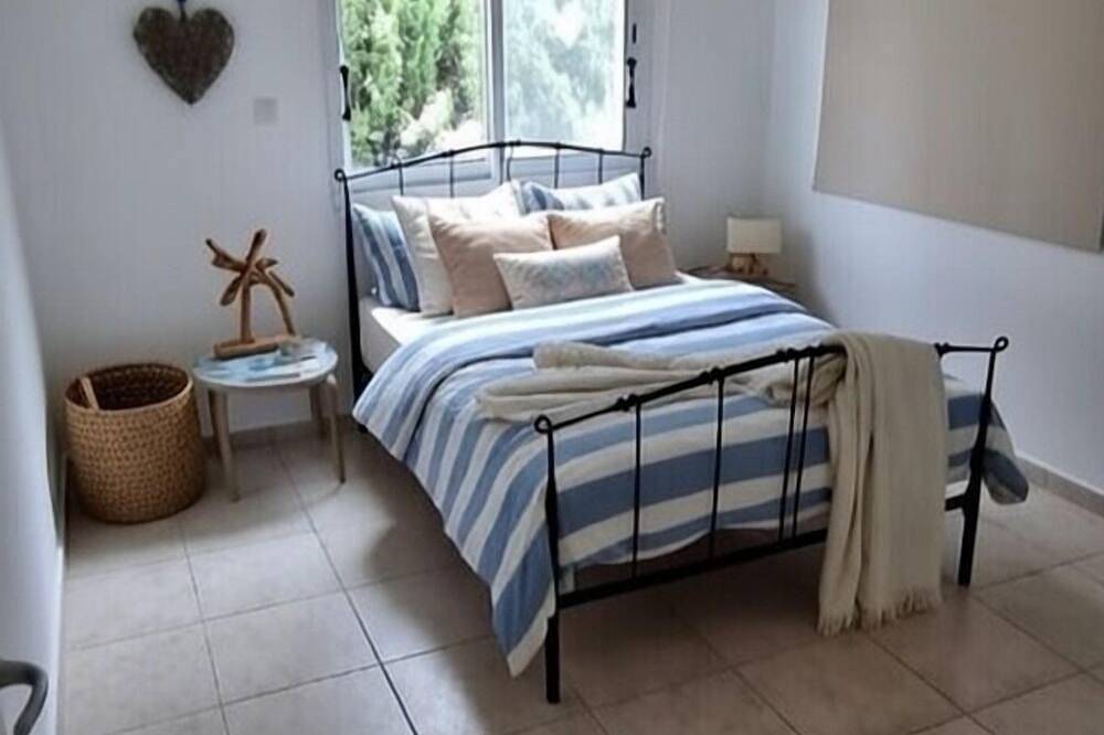 4Min Walk to Sandy Beach. Private Pool Quiet Area Perfect for Families & Couples in Peyia, South Cyprus