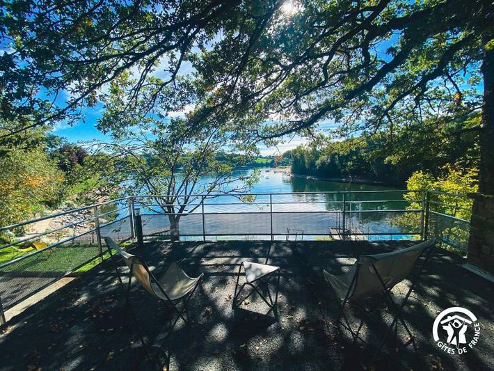 Location de vacances pour 2 personnes, avec vue et terrasse ainsi que jardin et vue sur le lac à Arvieu - 2