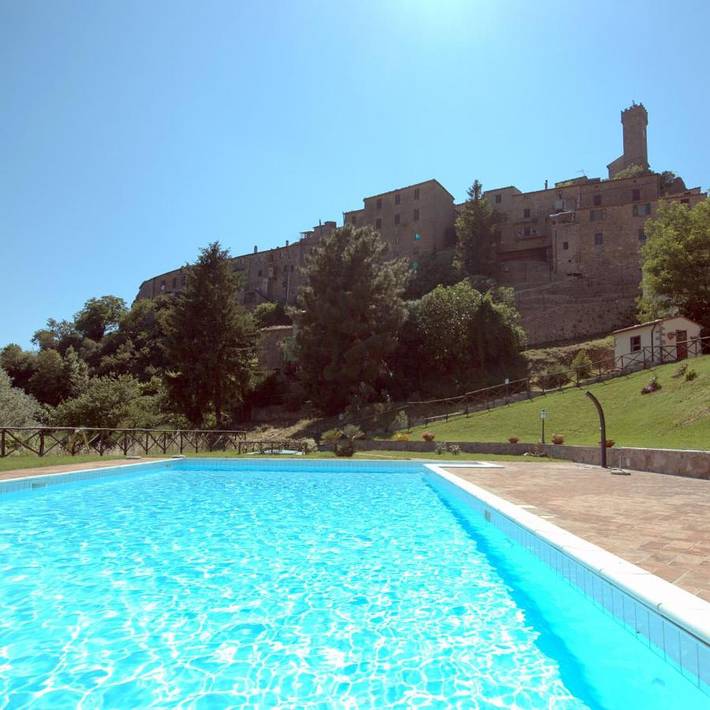 Agriturismo per 2 persone, con Terrazza e Giardino nonché Piscina e Panorama a Roccastrada