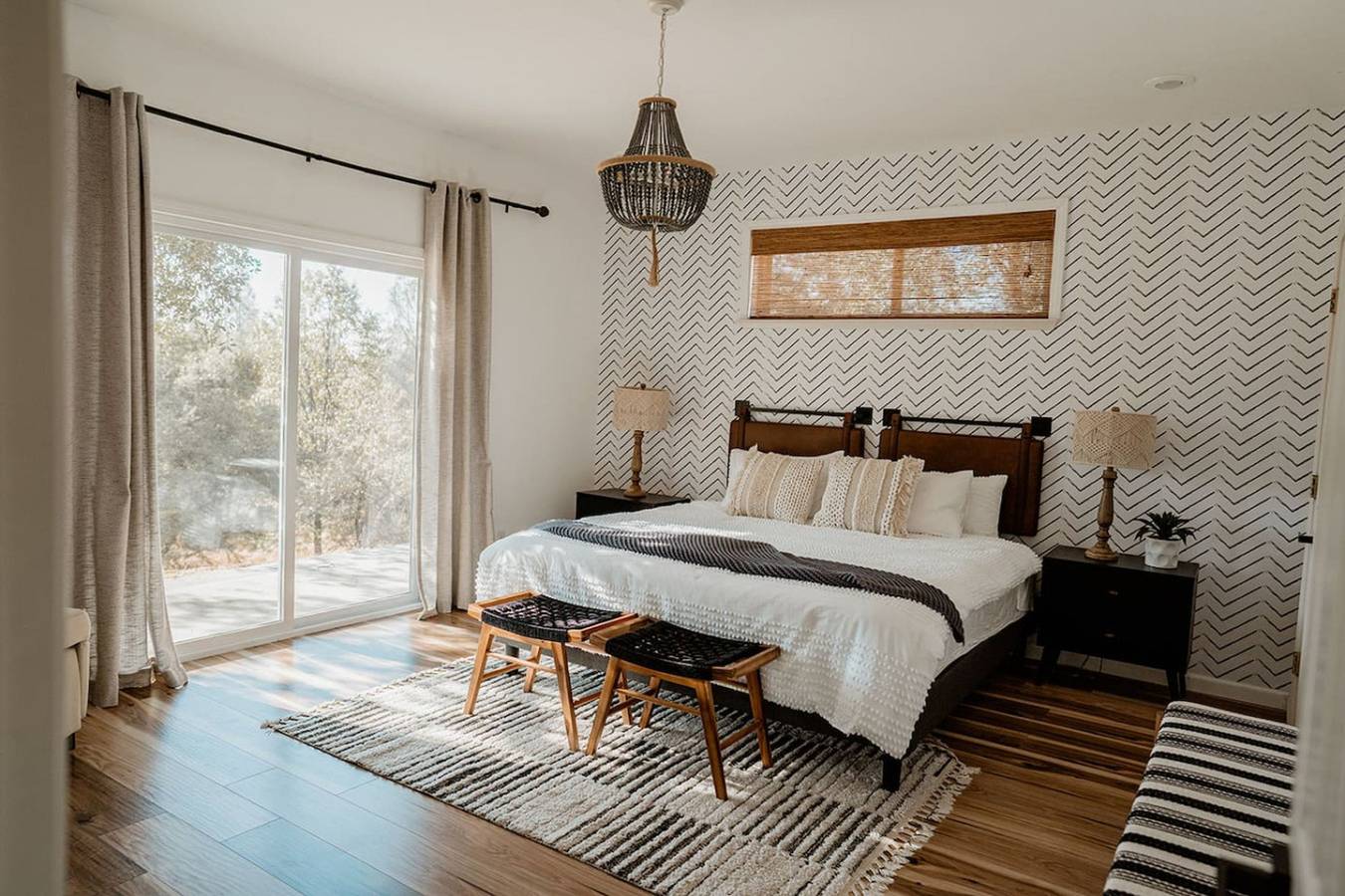 Glamour Mountain Getaway by Casa Oso with Hot Tub in Madera County