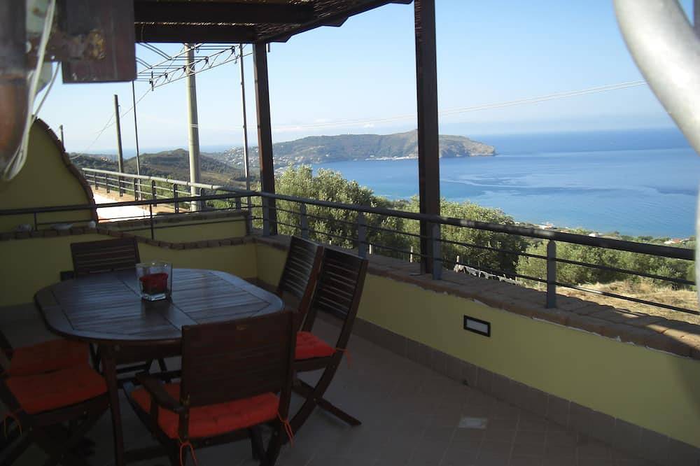 Ganze Wohnung, Casa Elisabetta apt. 2: magnificent view, Mediterranean Sea, Cilento in Pisciotta, Cilento