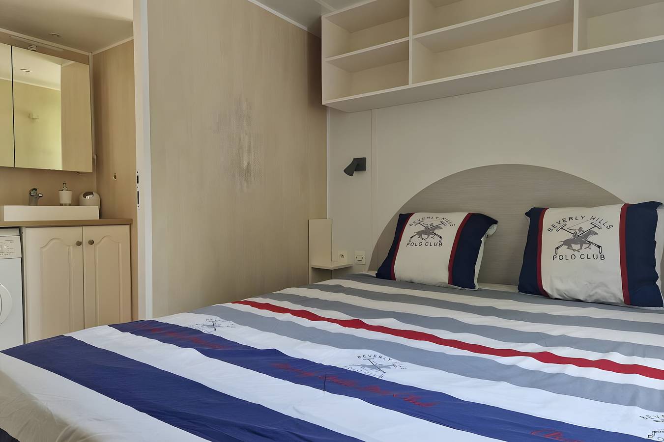 Mobil-home en résidence de loisirs avec piscine chauffée et climatisation in Saint-Gilles-Croix-de-Vie, Vallée de la Loire
