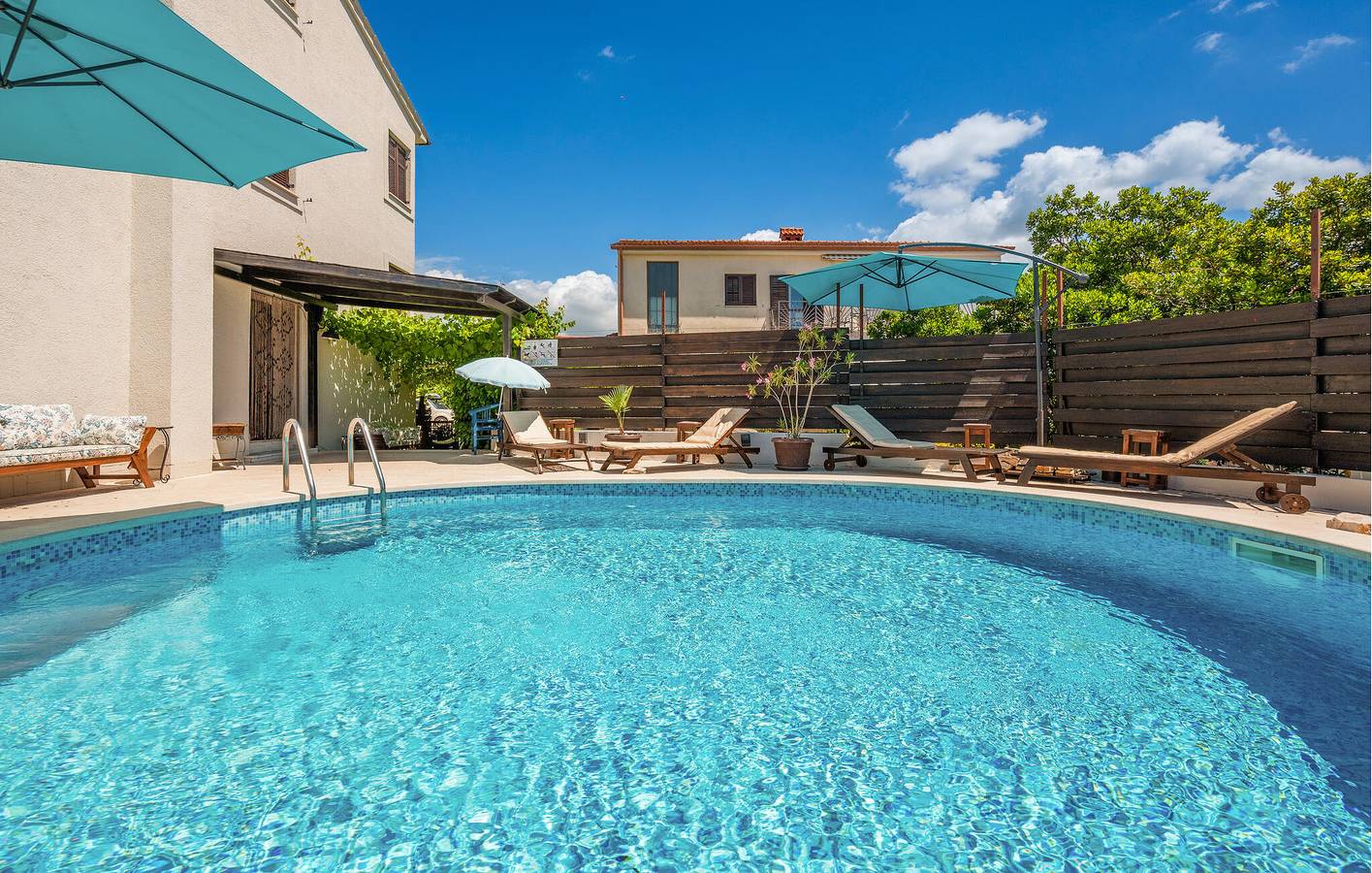Ganze Ferienwohnung, Gemütliche Ferienwohnung in der Nähe eines FKK-Strandes mit Terrasse und WLAN in Barbariga, Südküste Istrien