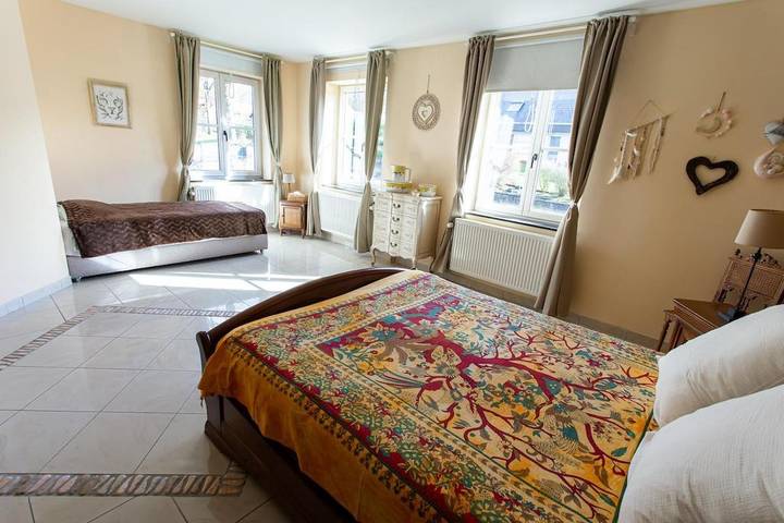 Gîte pour 12 personnes, avec terrasse à Fleurus