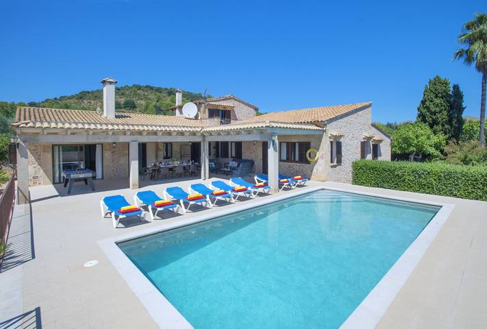 Finca für Gruppen für 9 Personen, mit Ausblick und Garten in Pollença