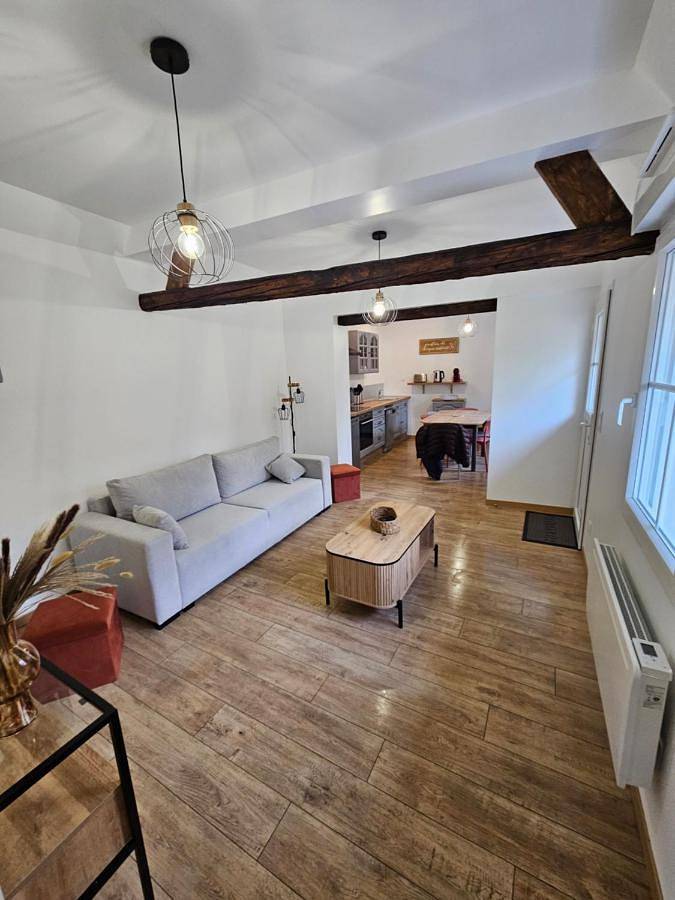 Location de vacances pour 6 personnes, avec vue et jardin à Argoules