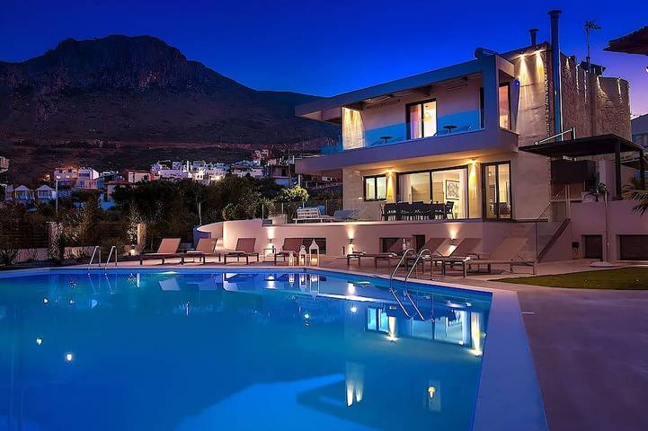 Villa for 8 people, with sauna and garden as well as balcony in Koutouloufari