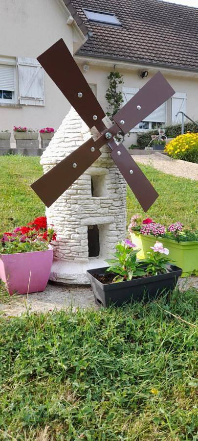 Location de vacances pour 5 personnes, avec Terrasse ainsi que Jardin et Vue à Céré-la-Ronde