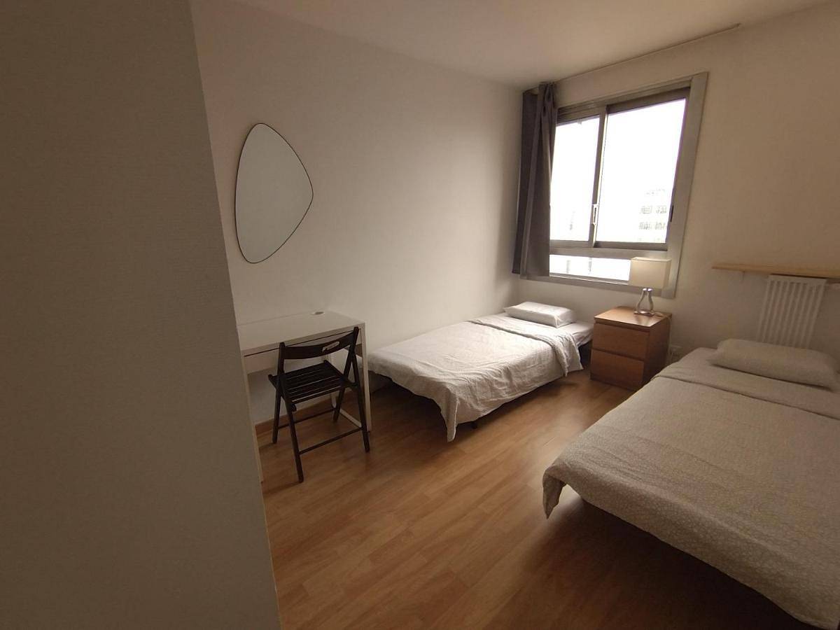 Appartement entier, 5 mn, 450m walk Metro La Defense 3Br Parking in Courbevoie, Hauts-de-Seine