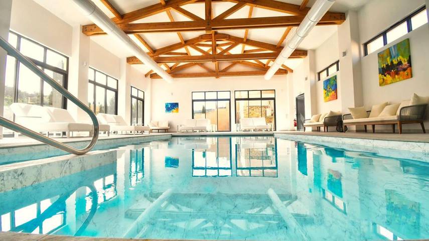 Hôtel pour 2 personnes, avec Jacuzzi et Terrasse ainsi que Jardin et Piscine