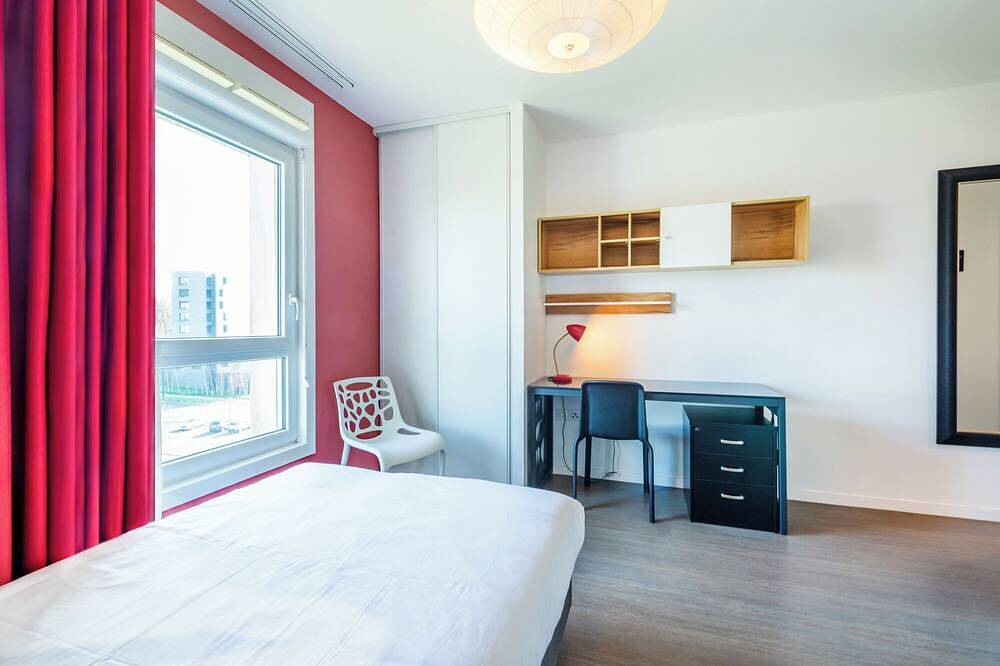 Entire apartment, L'Herblinois - Wifi - Proche tram in Saint-Herblain, Nantes region