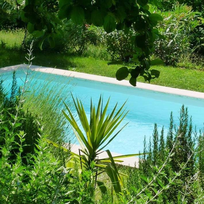 Location de vacances pour 2 personnes, avec piscine et terrasse ainsi que jardin et vue à Lamillarié - 2