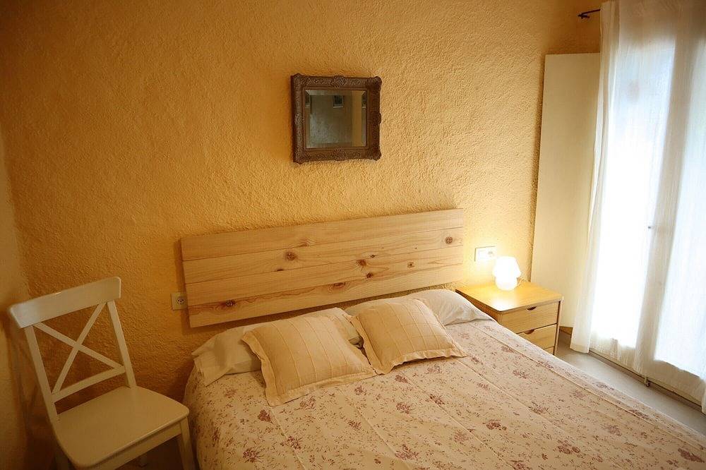 Casa Rural 6-8 p, con piscina comunitaria climatizada (S Sta a P. Dicbre.) in Riudaura, Garrotxa