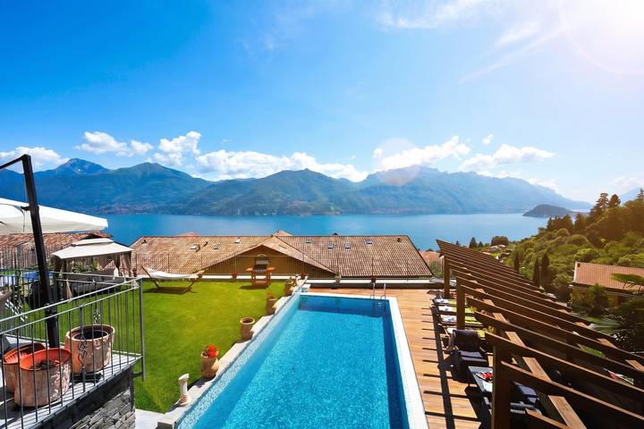 Ferienhaus für 9 Personen, mit Pool und Kinderpool sowie Terrasse und Seeblick, kinderfreundlich - 1