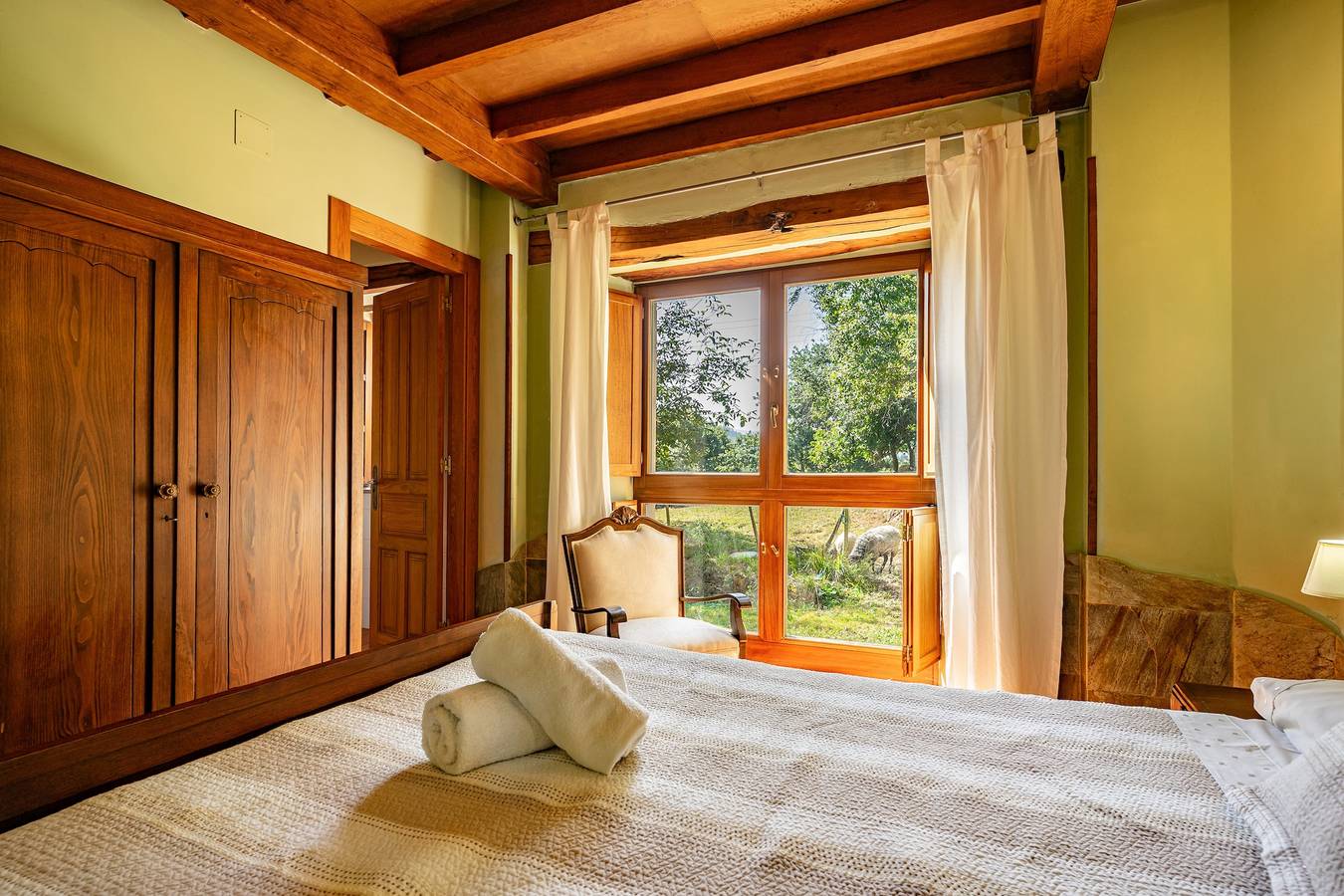 Room A Penela in Mondoñedo with terrace, shared garden, and Wi-Fi in Mondoñedo, Lugo Province
