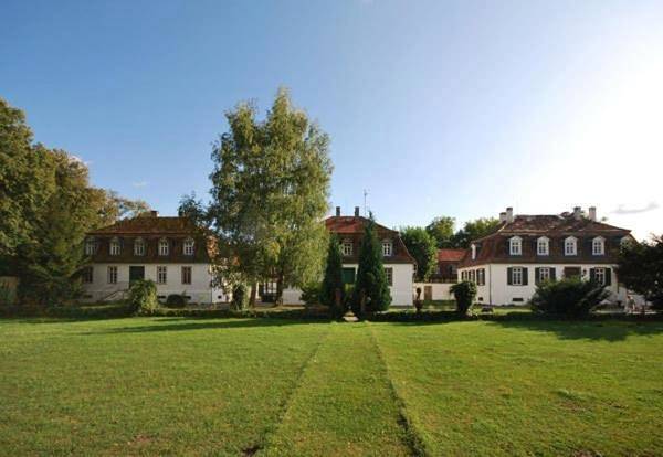 Hotel für 2 Personen, mit Terrasse und Garten in Rüsselsheim