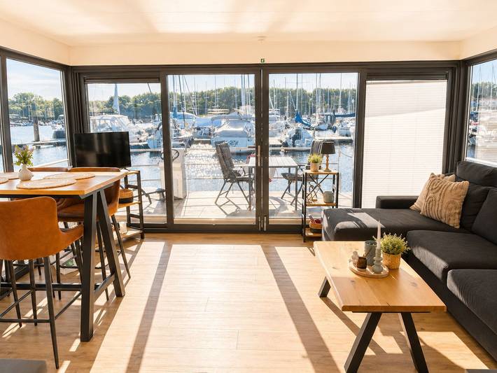 Floatinghouse Lp10: Urlaub mit außergewöhnlichem Seeblick in Zehdenick, Ruppiner Seenland