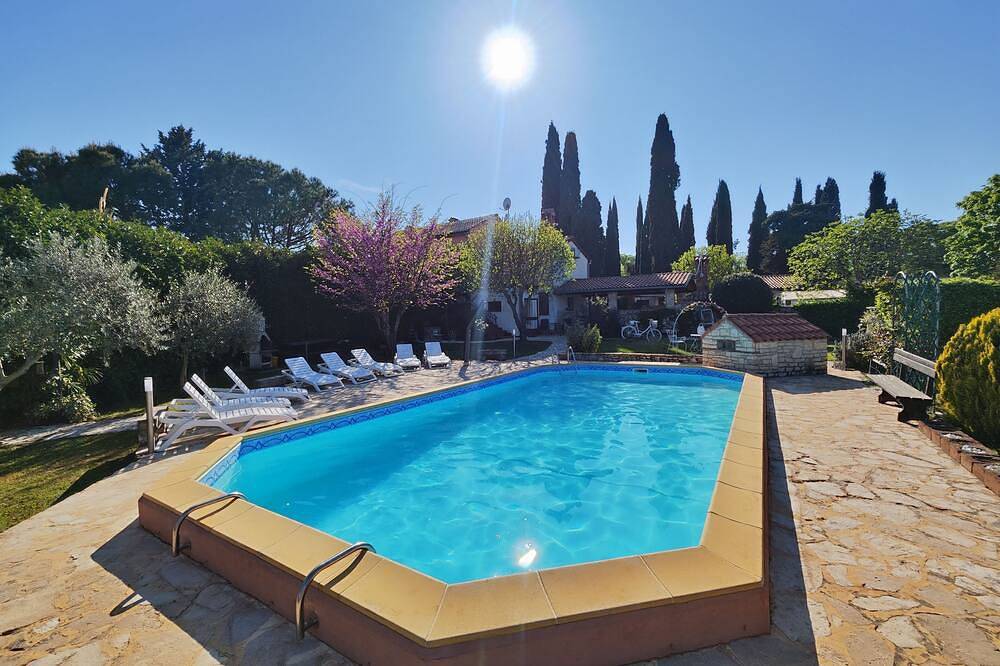 Beautiful istrian villa for 8 people with swimming pool in Rovinjsko Selo, Rovinj region