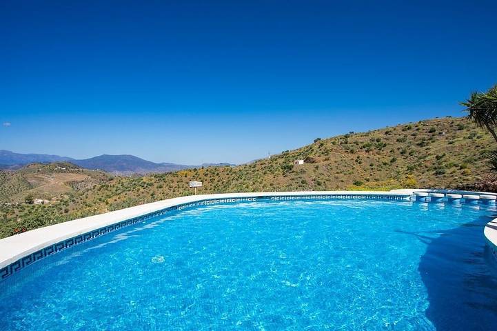 Finca für 2 Personen, mit Whirlpool und Garten sowie Pool und Terrasse in Álora
