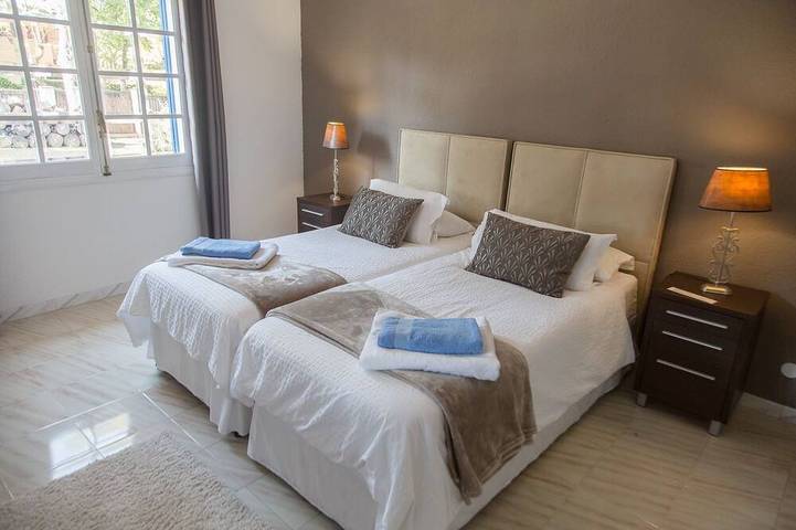 Location de vacances pour 10 personnes, avec jardin et terrasse, animaux acceptés à Paterna - 2