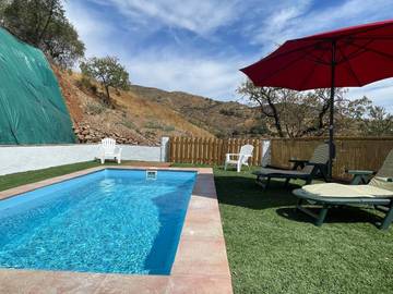 Casa rural para 9 personas, con balcón además de vistas y piscina en Casabermeja