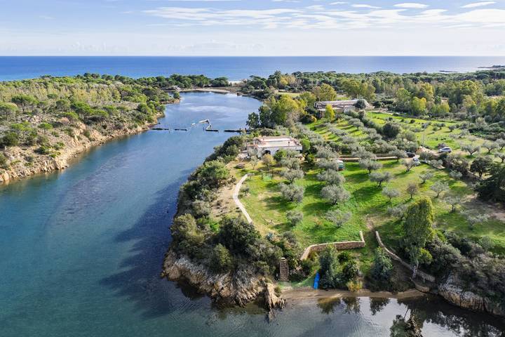 Location de vacances pour 4 personnes, avec jardin et vue sur le lac, adapté aux familles à Cala Liberotto - 2