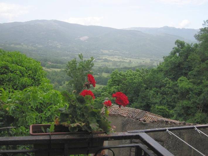 Gîte pour 5 personnes, avec Balcon ainsi que Terrasse et Vue à Orvinio