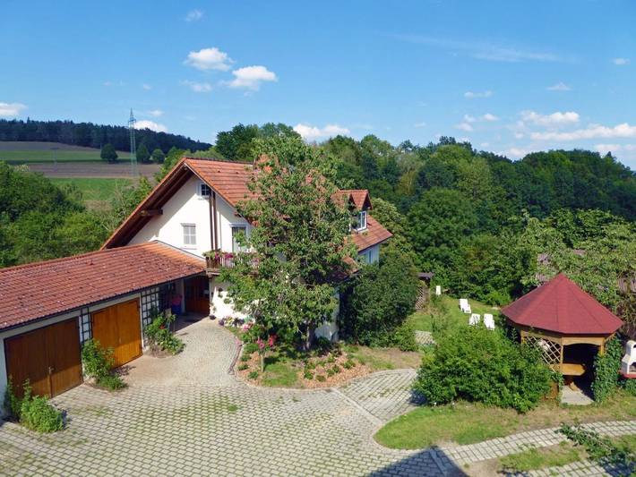 Ferienwohnung für 4 Personen, mit Terrasse und Garten sowie Ausblick