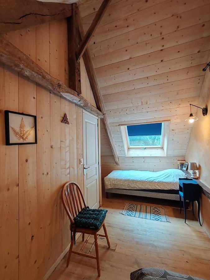 Location de vacances pour 6 personnes, avec terrasse ainsi que vue et jardin à Laniscat - 4