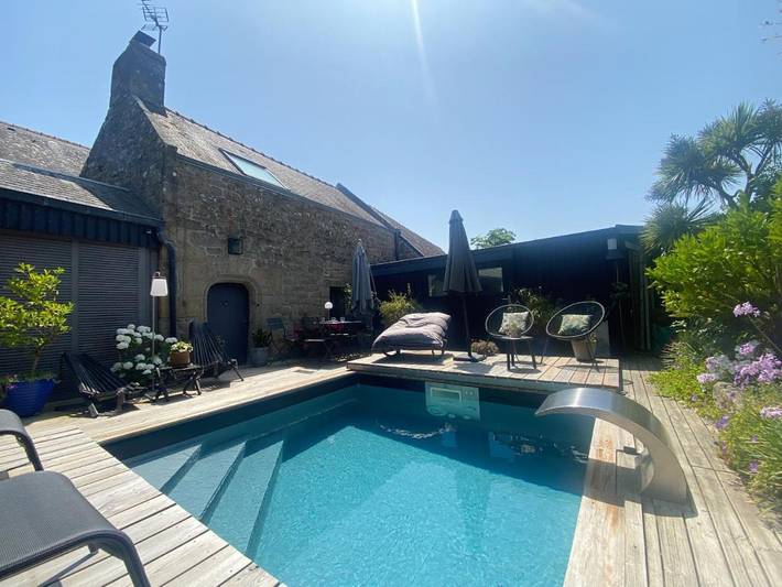 Location de vacances pour 6 personnes, avec piscine ainsi que terrasse et jardin dans Plage de Sainte Barbe