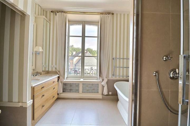 Gîte pour 2 personnes, avec Balcon ainsi que Jardin et Piscine à Lunay