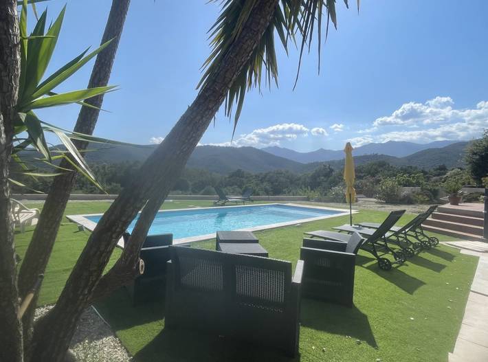 Appartement de vacances pour 4 personnes, avec jardin ainsi que balcon et piscine