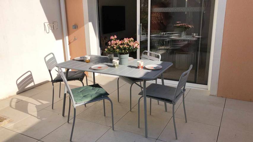 Gîte pour 8 personnes, avec terrasse et jardin - 1