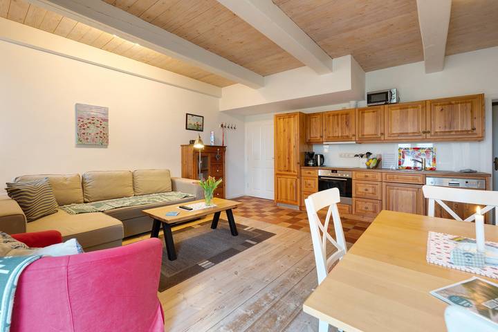 Ganze Wohnung, Ferienwohnung 'Haus Mühlenhof 2' mit Privatterrasse, Gemeinschaftsgarten und Wi-Fi in Hillgroven, Kreis Dithmarschen