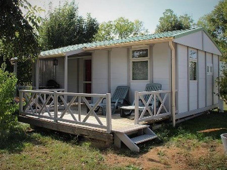 Flower Camping Côté Lac - Chalet 4 persons - Comfort in Verruyes, Deux-Sèvres